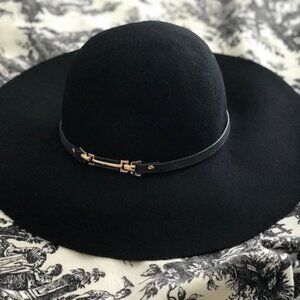 HIPPIE CHIC BLACK WOOL FLOPPY HAT W/ GOLD ACCENT BAND BY HOUSE OF HARLOW 1960